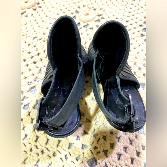 Jessica Simpson 
Shoes size 8.5 M / 38.5 
Leather upper 
Man/ made lining Sole - Picture 4 of 17